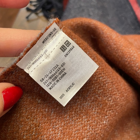 Uniqlo poncho - Picture 5 of 5